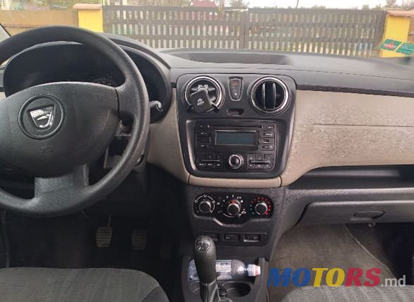 2014' Dacia Lodgy photo #5