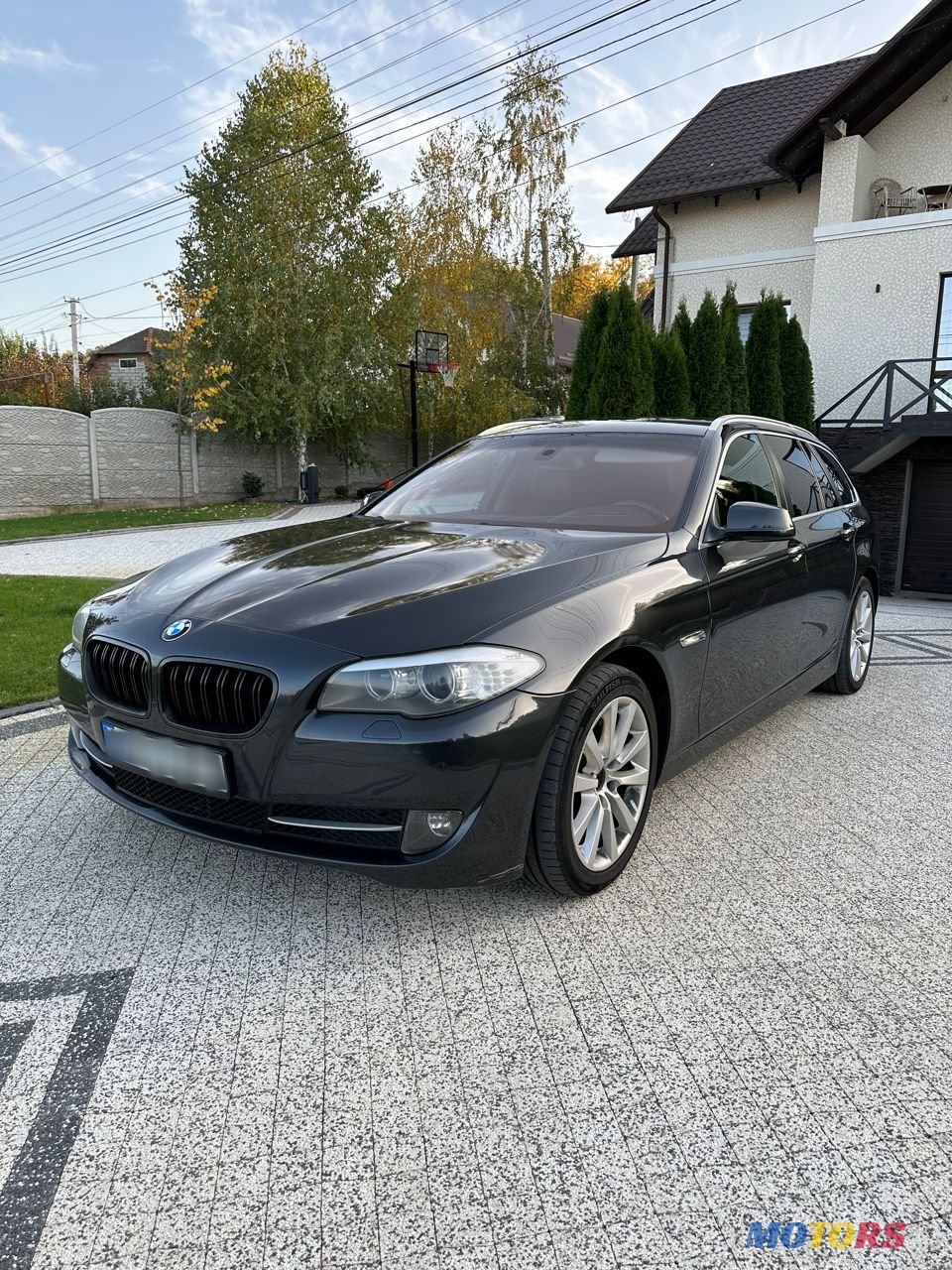 2010' BMW 5 Series photo #1