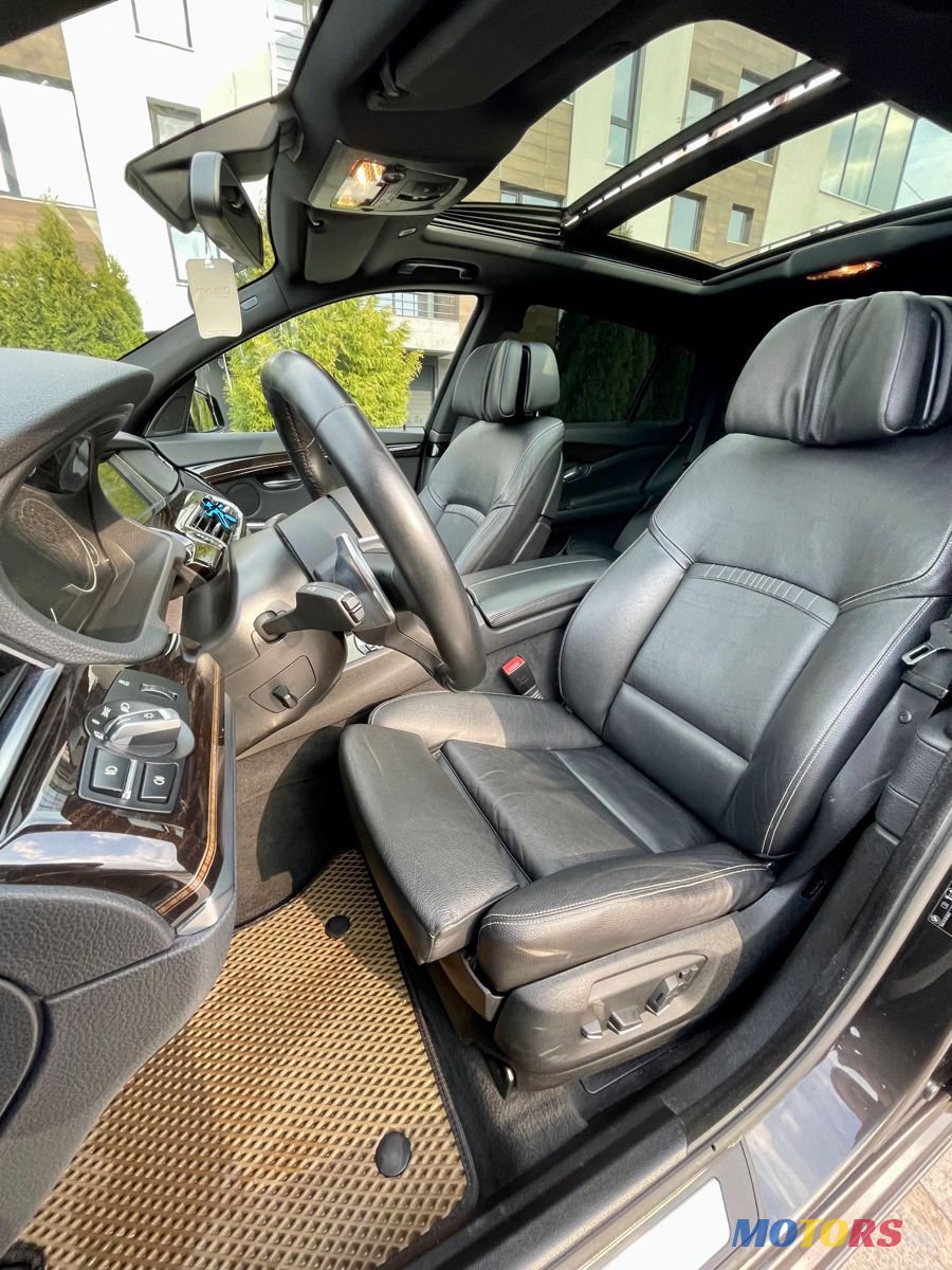 2013' BMW 5 Series photo #5