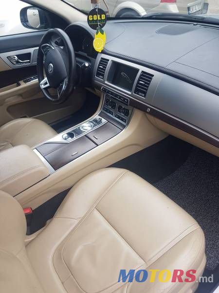 2012' Jaguar XF photo #4