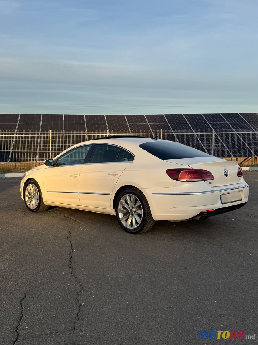 2014' Volkswagen Passat photo #5