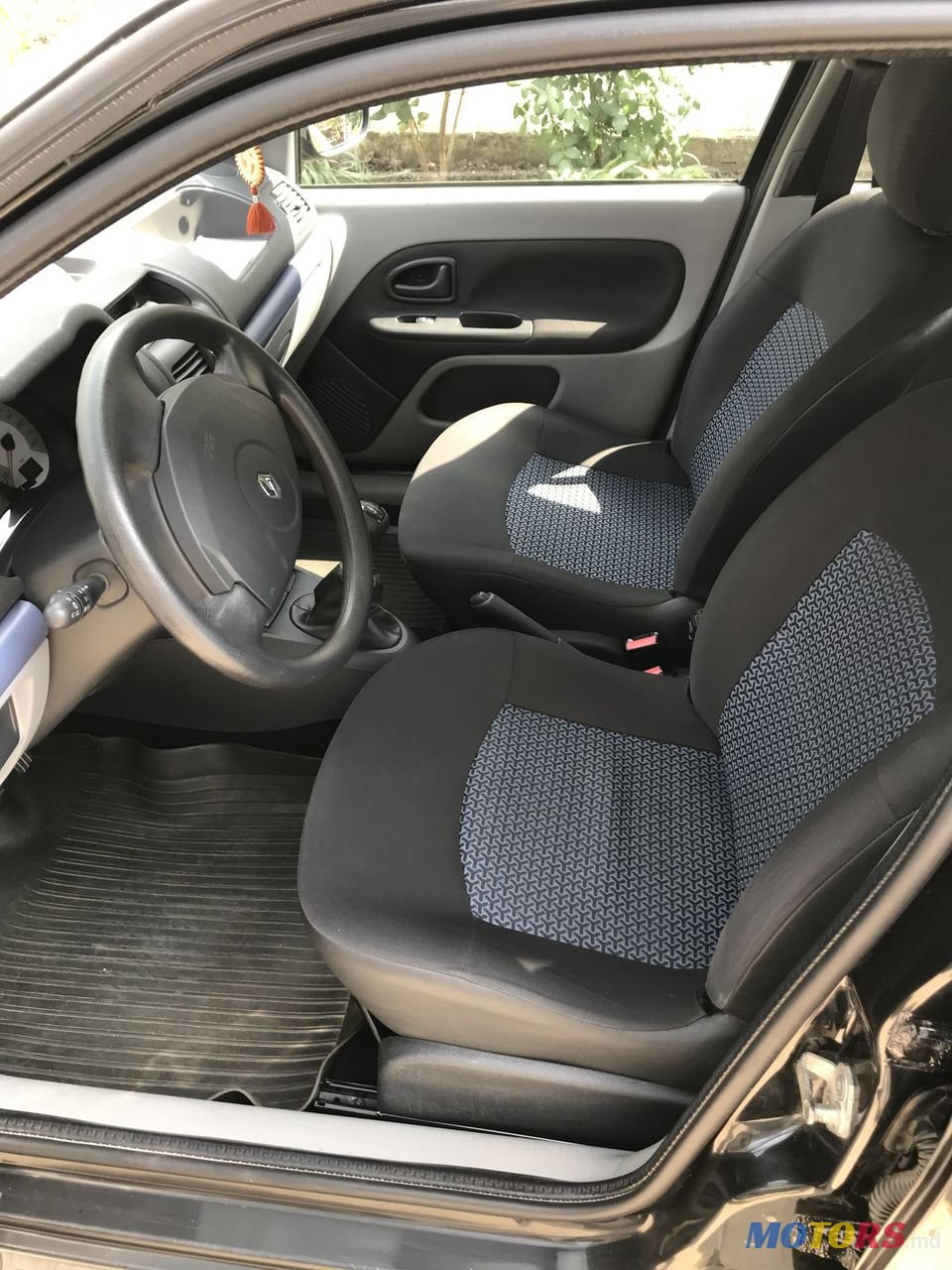 2008' Renault Clio photo #4