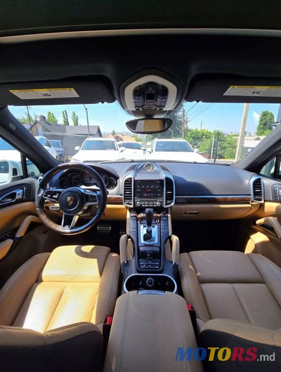 2017' Porsche Cayenne photo #2