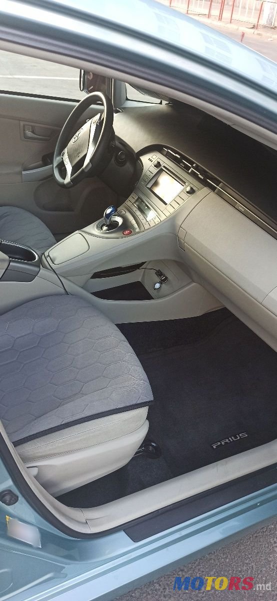 2013' Toyota Prius photo #6