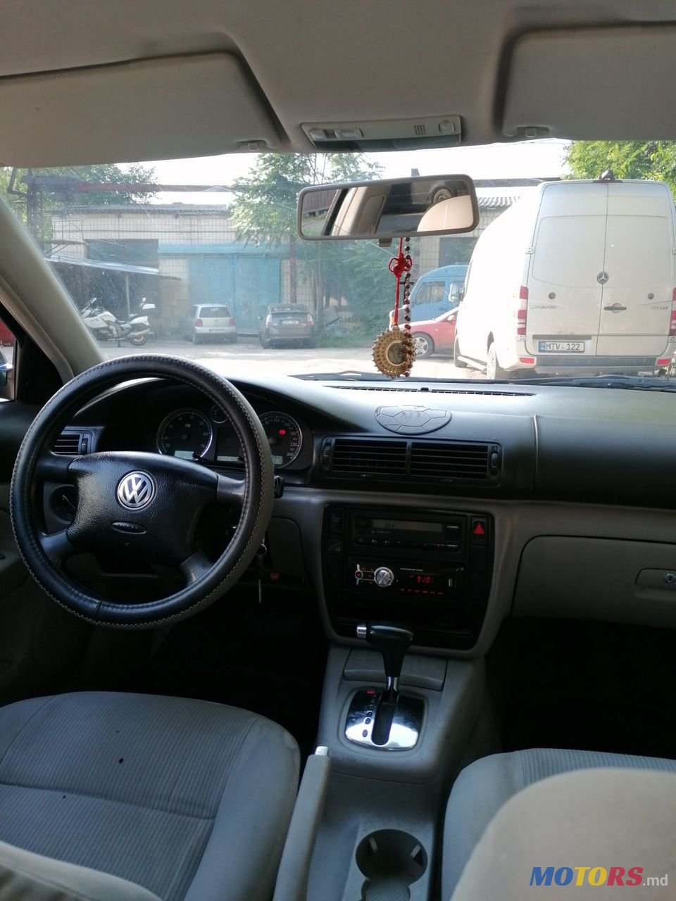 2002' Volkswagen Passat photo #2