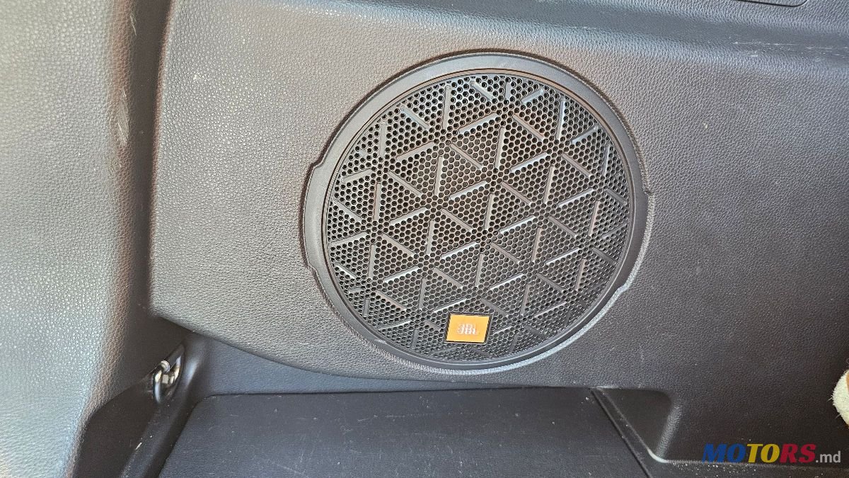2019' Toyota RAV4 photo #6