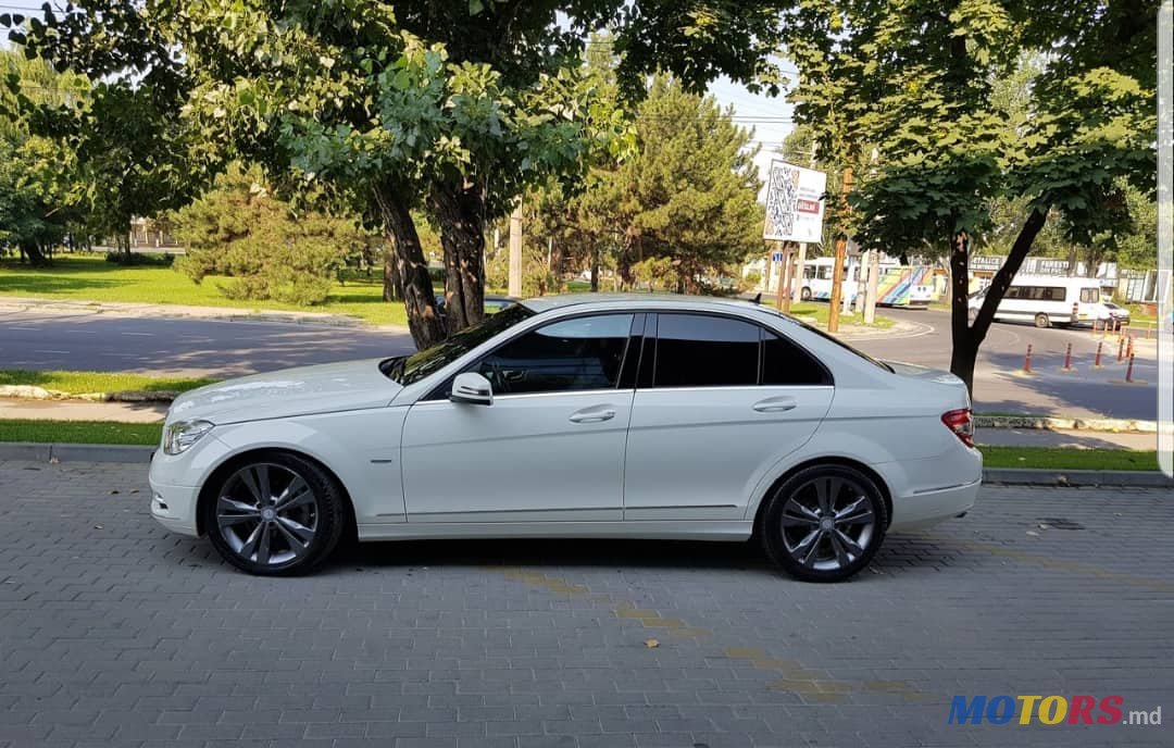 2010' Mercedes-Benz C-Class photo #2