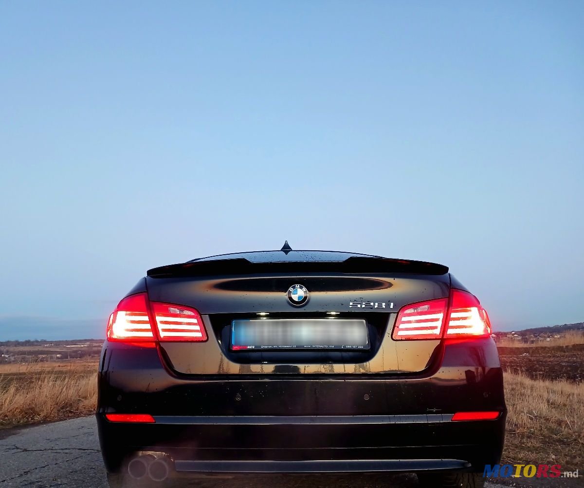 2012' BMW 5 Series photo #6
