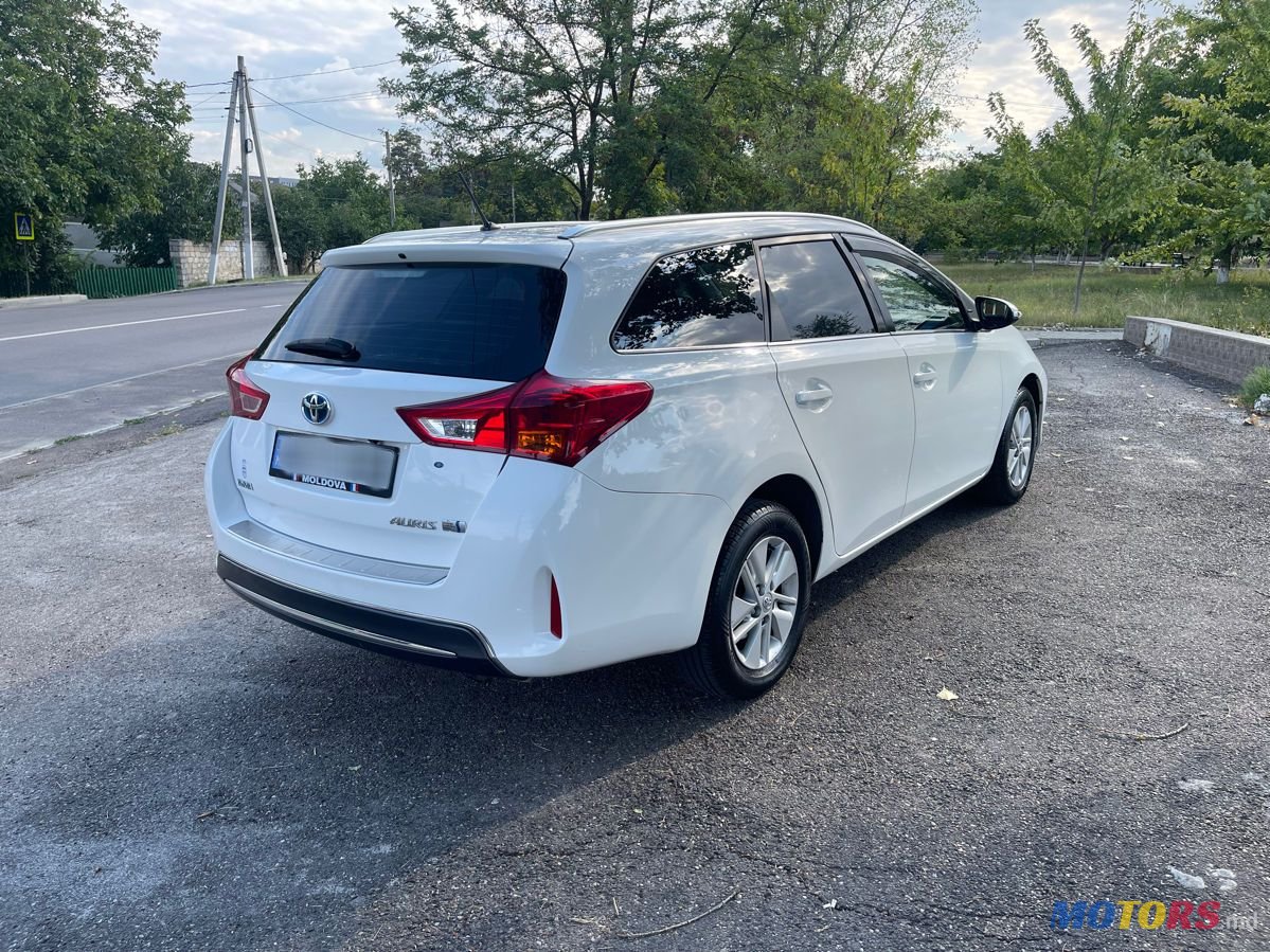 2013' Toyota Auris photo #6