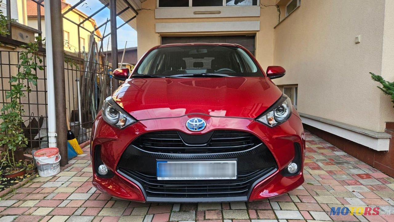2021' Toyota Yaris photo #2