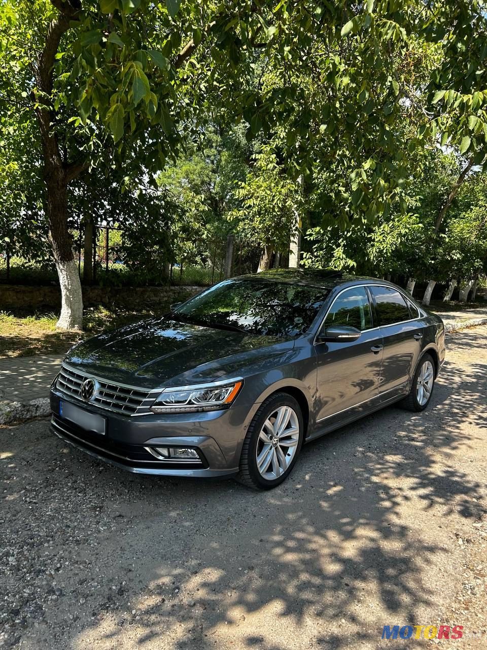 2017' Volkswagen Passat photo #2