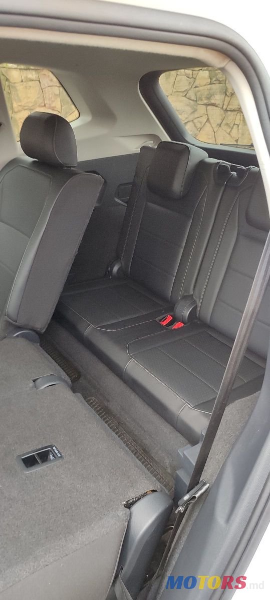 2017' Volkswagen Tiguan photo #4