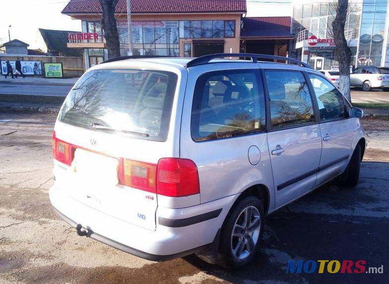 2002' Volkswagen Sharan photo #2