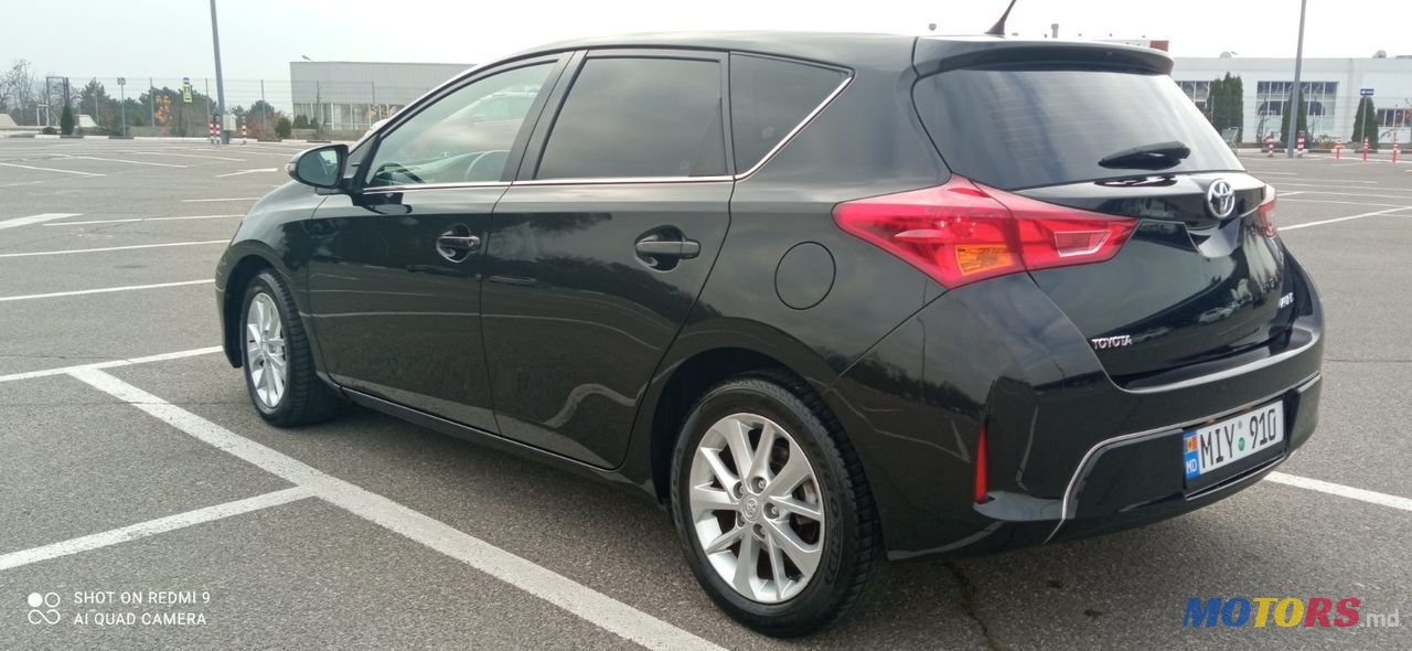 2013' Toyota Auris photo #3