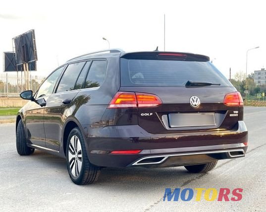 2018' Volkswagen Golf photo #2