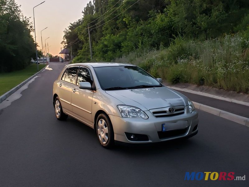 2004' Toyota Corolla photo #1