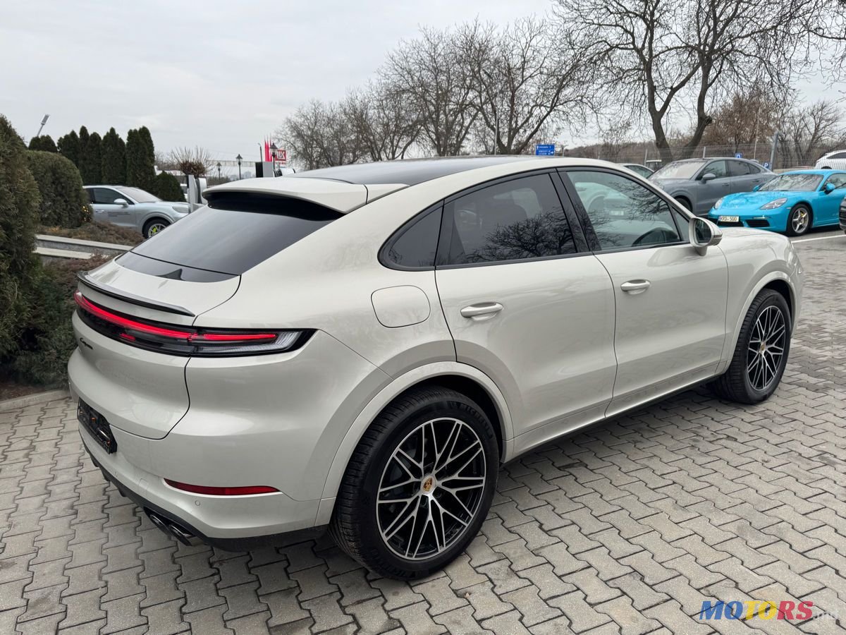 2024' Porsche Cayenne Coupe photo #3