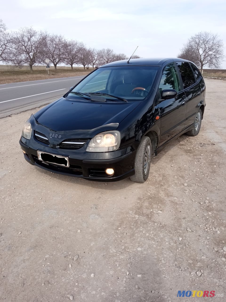 2003' Nissan Almera Tino photo #1