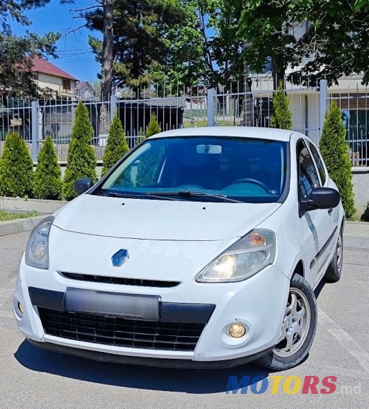 2011' Renault Clio photo #2