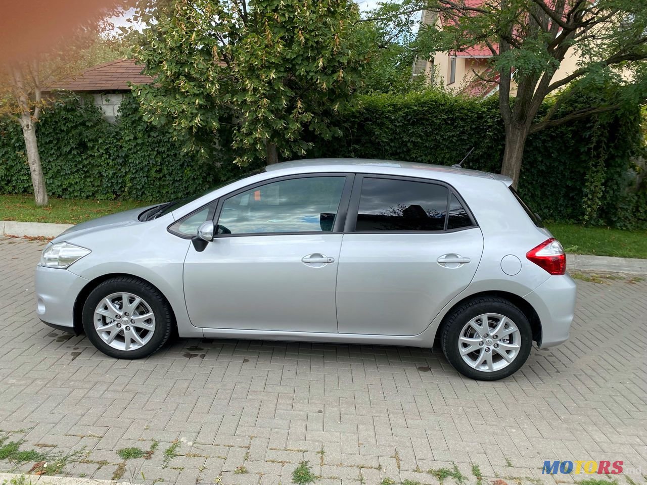 2011' Toyota Auris photo #5