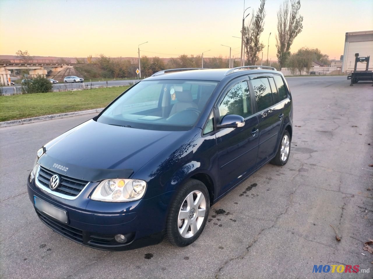 2005' Volkswagen Touran photo #2