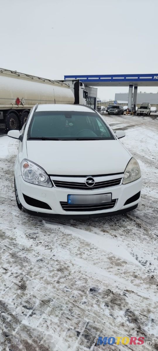 2008' Opel Astra photo #4