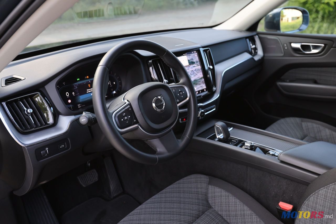 2022' Volvo XC60 photo #6