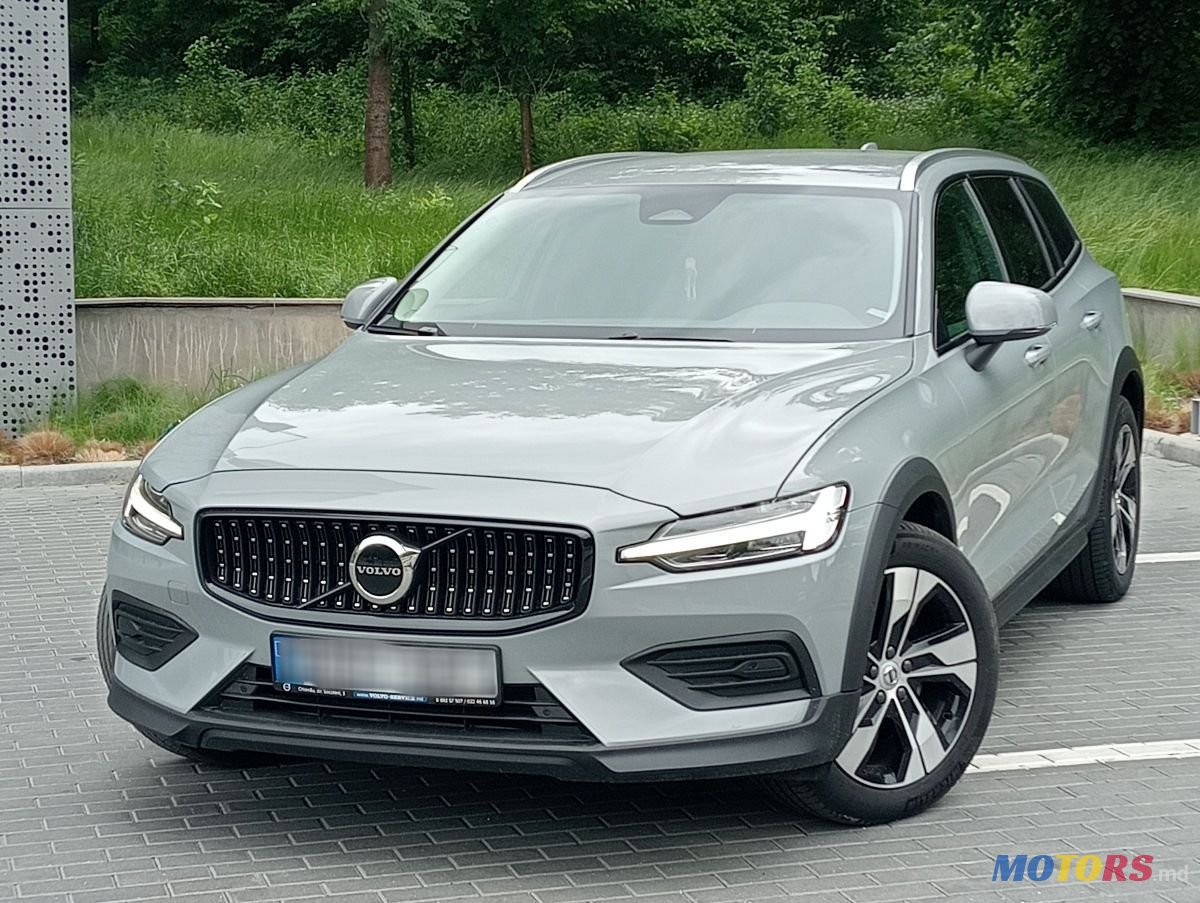 2024' Volvo V60 Cross Country photo #1