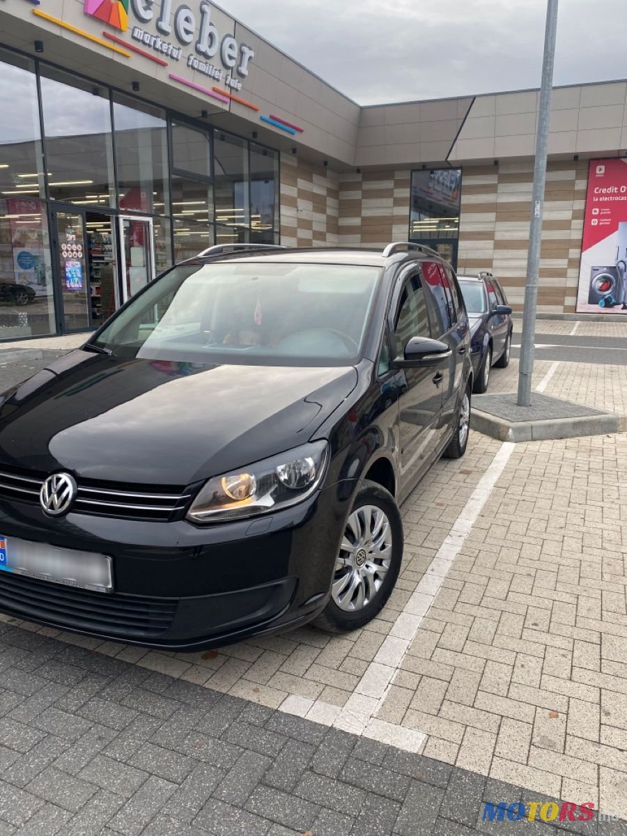 2011' Volkswagen Touran photo #1