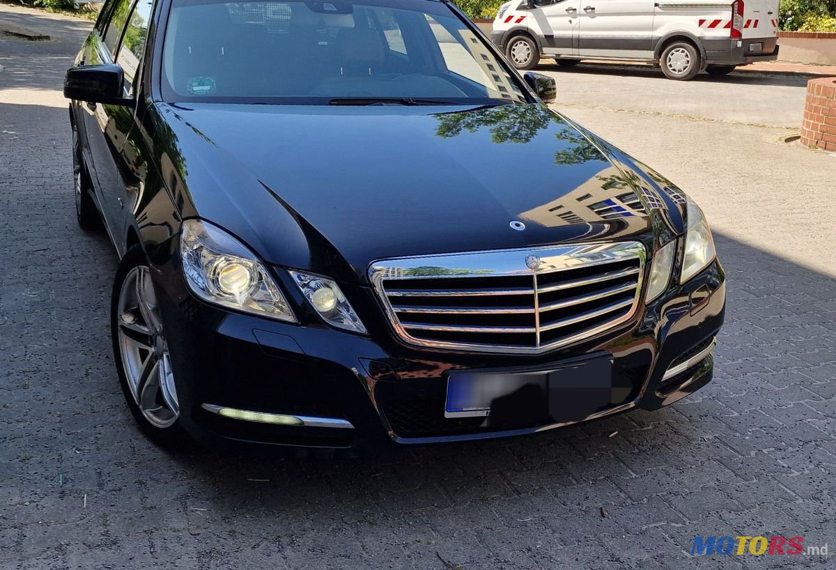 2011' Mercedes-Benz E-Class photo #3