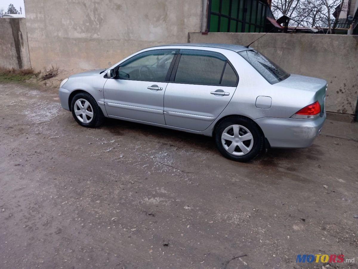 2005' Mitsubishi Lancer photo #1