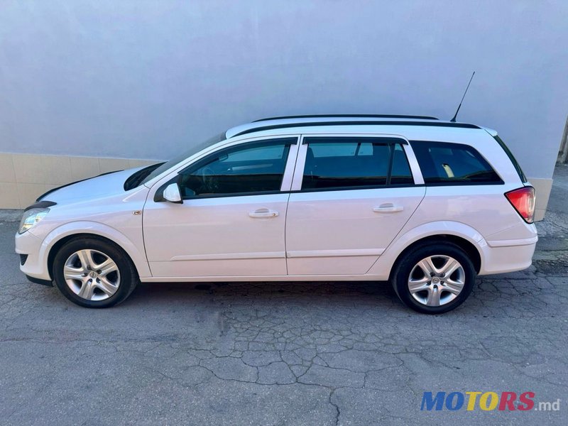 2008' Opel Astra photo #6