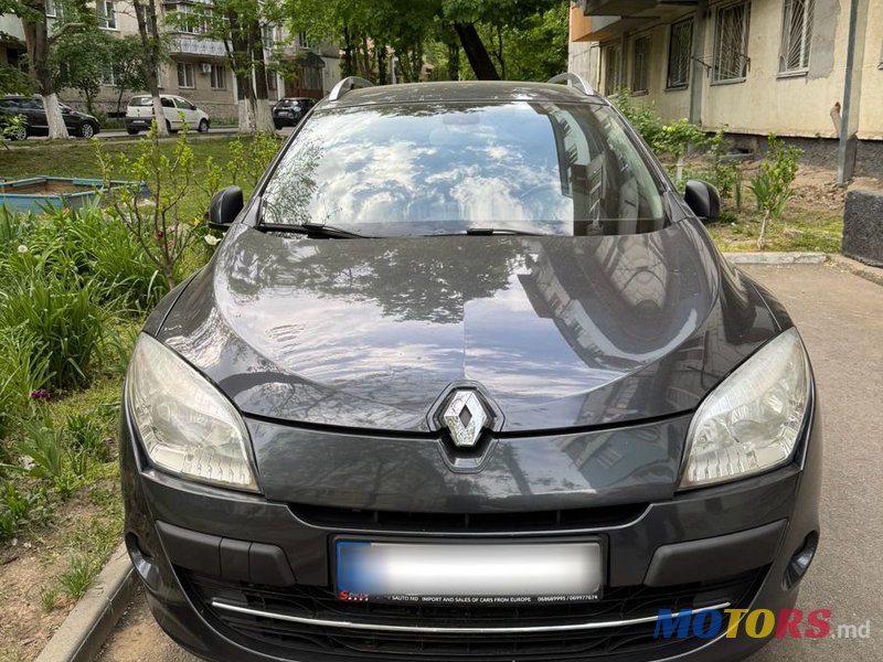 2011' Renault Megane photo #2