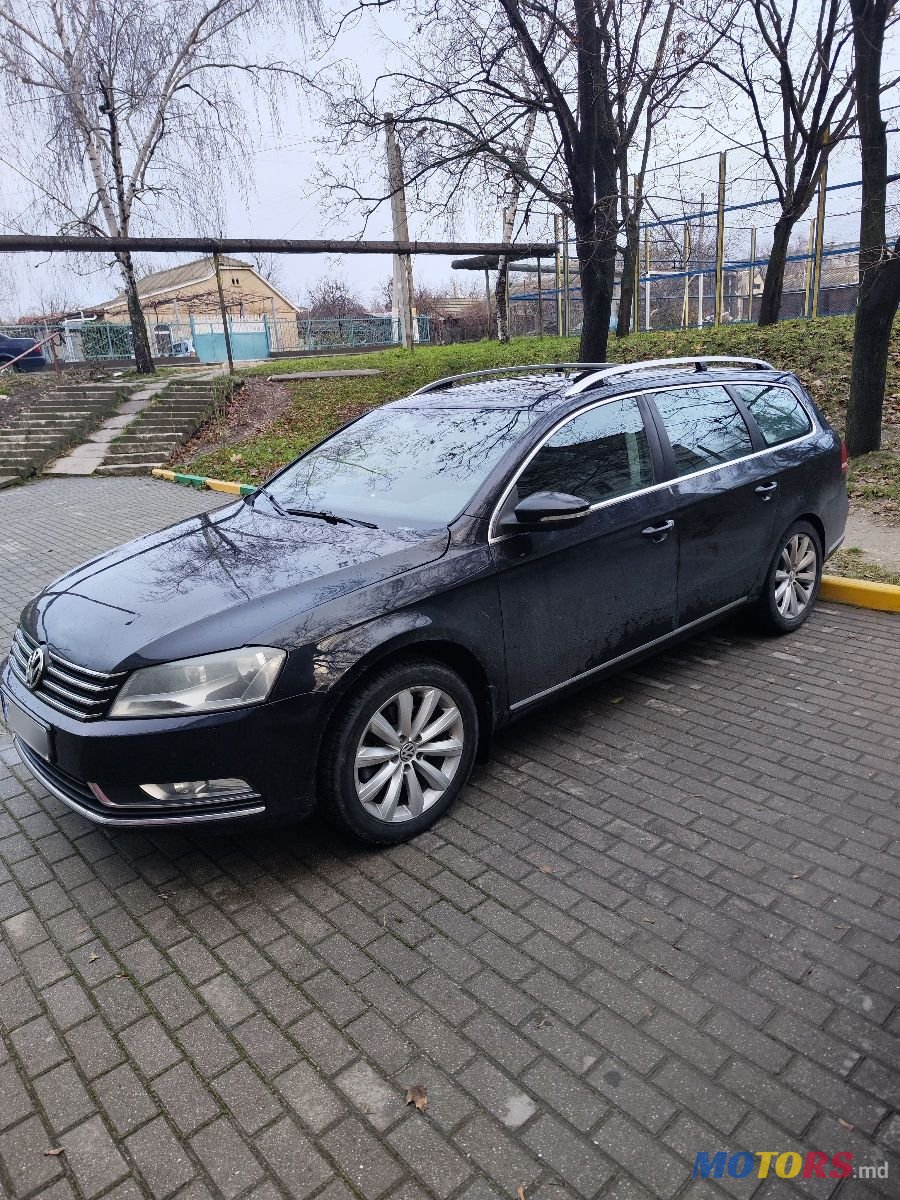 2011' Volkswagen Passat photo #1