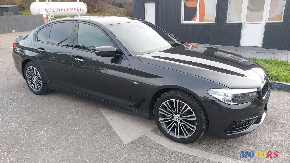 2017' BMW 5 Series photo #2