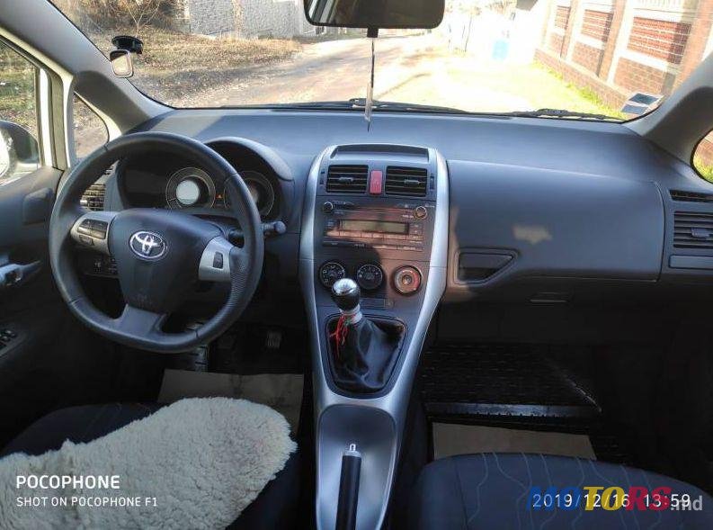 2010' Toyota Auris photo #3