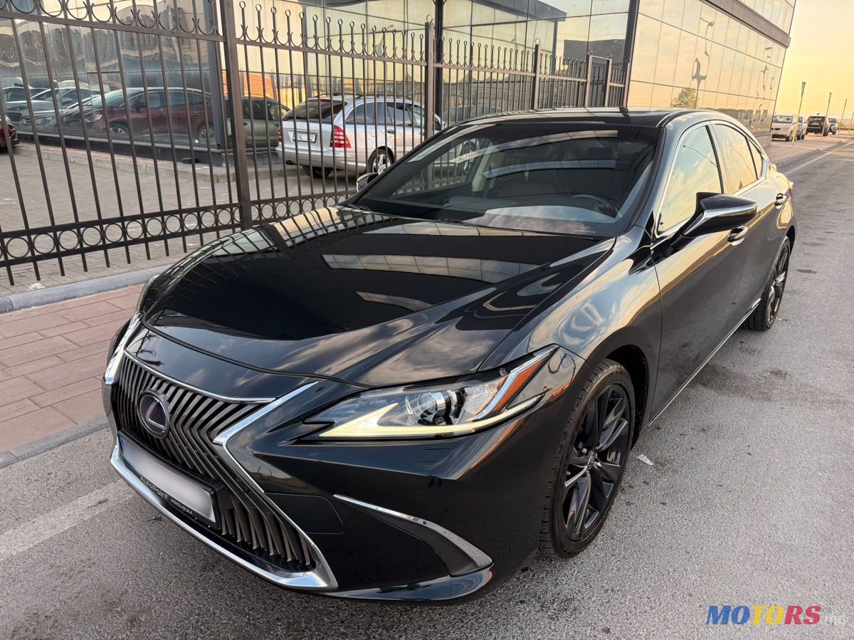 2019' Lexus Es Series photo #2