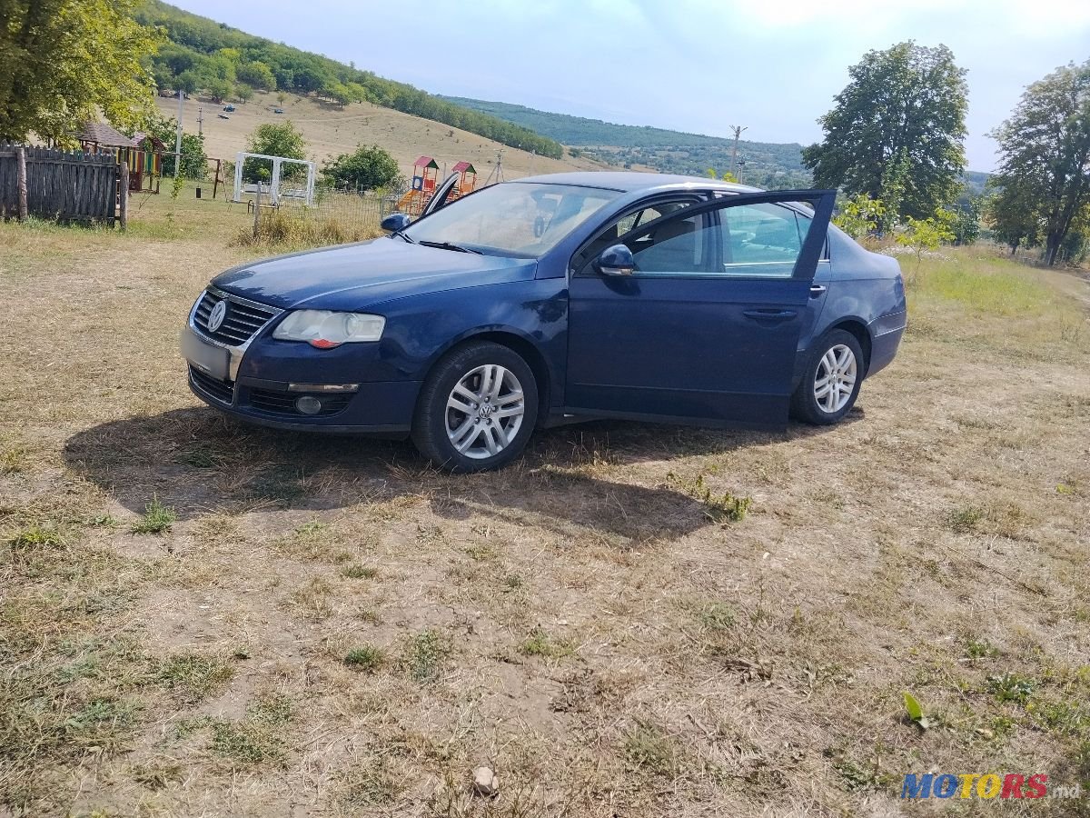 2005' Volkswagen Passat photo #4