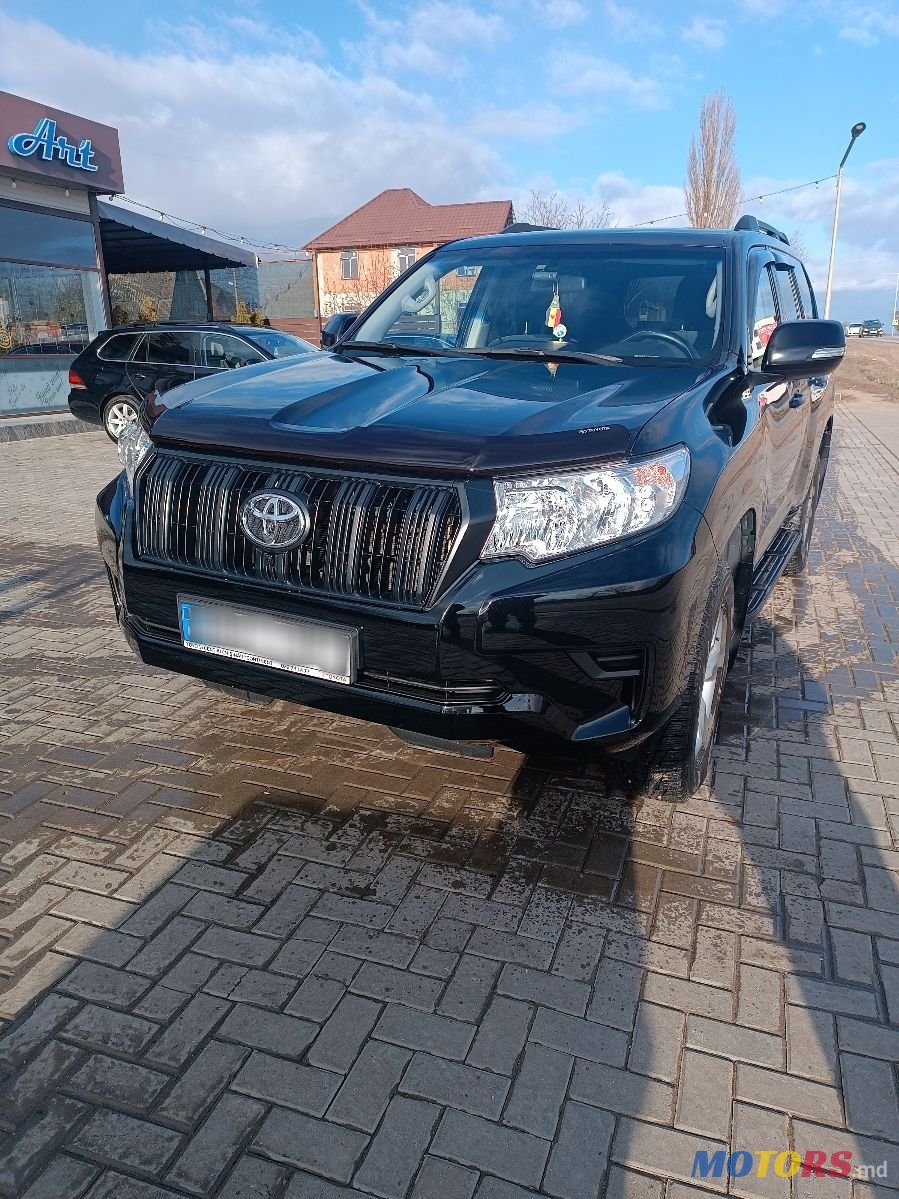 2020' Toyota Land Cruiser Prado photo #2