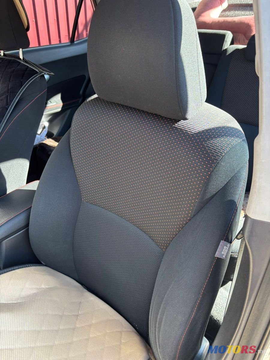 2011' Toyota Auris photo #5