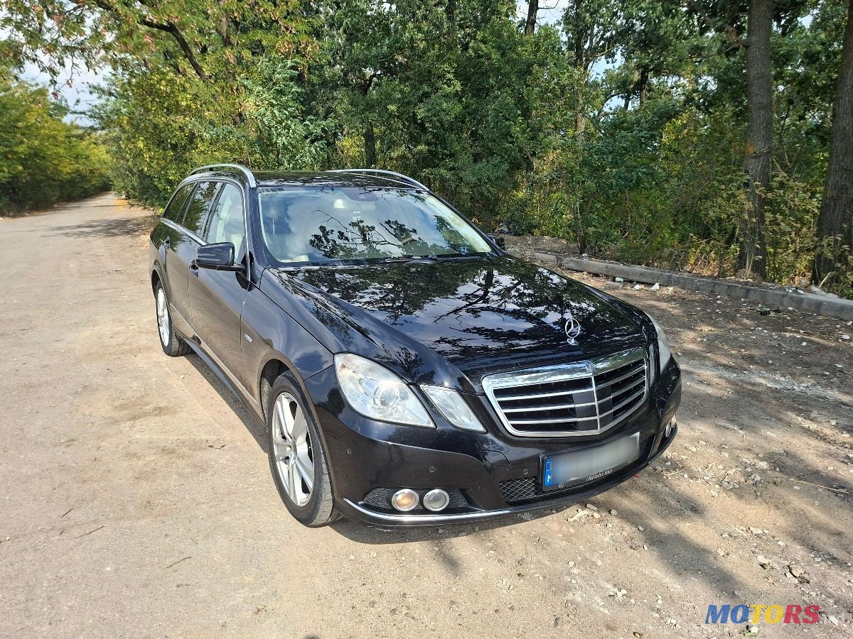2010' Mercedes-Benz E-Class photo #2