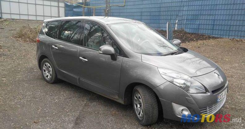 2010' Renault Grand Scenic photo #1