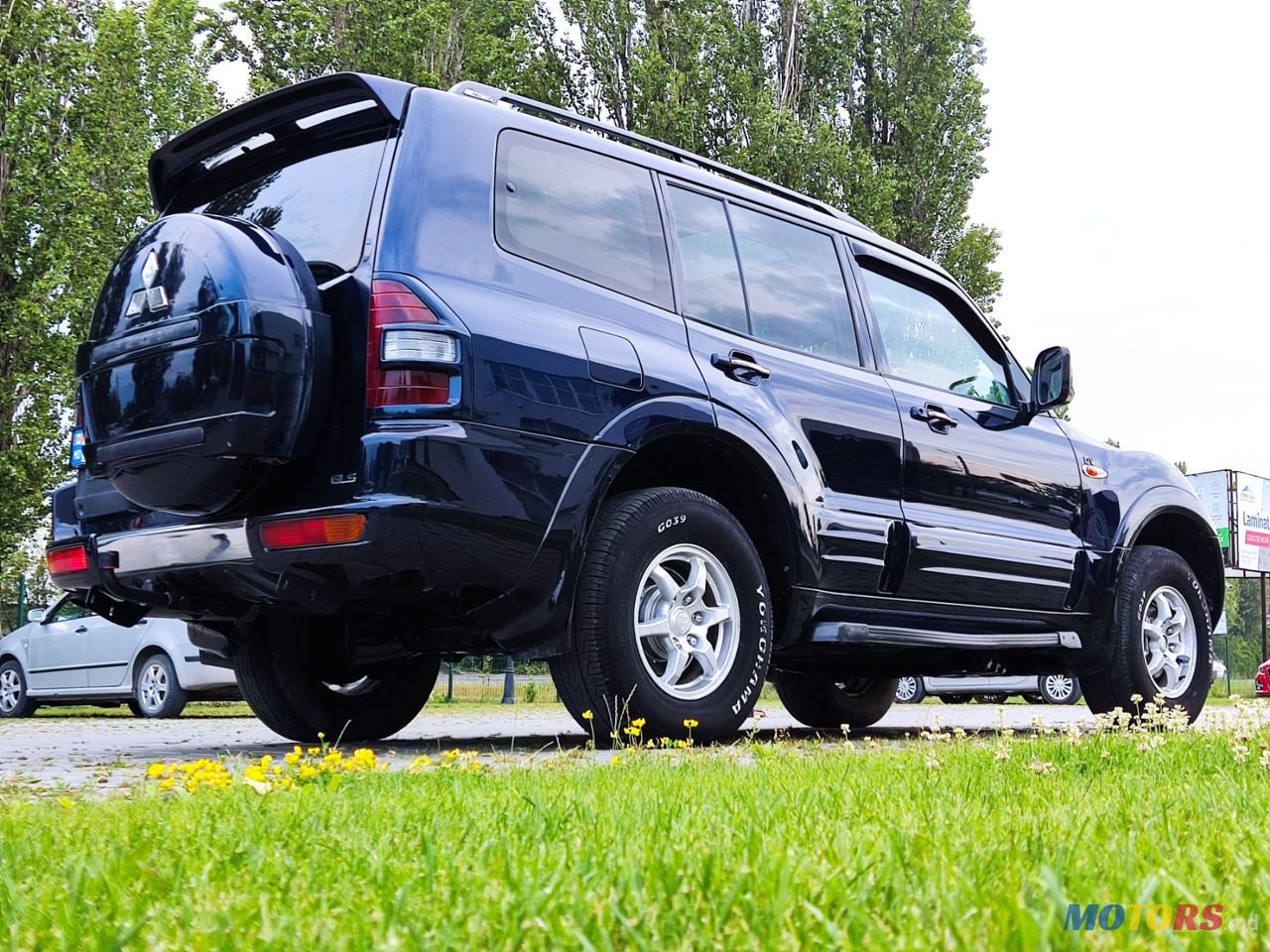 2003' Mitsubishi Pajero photo #3