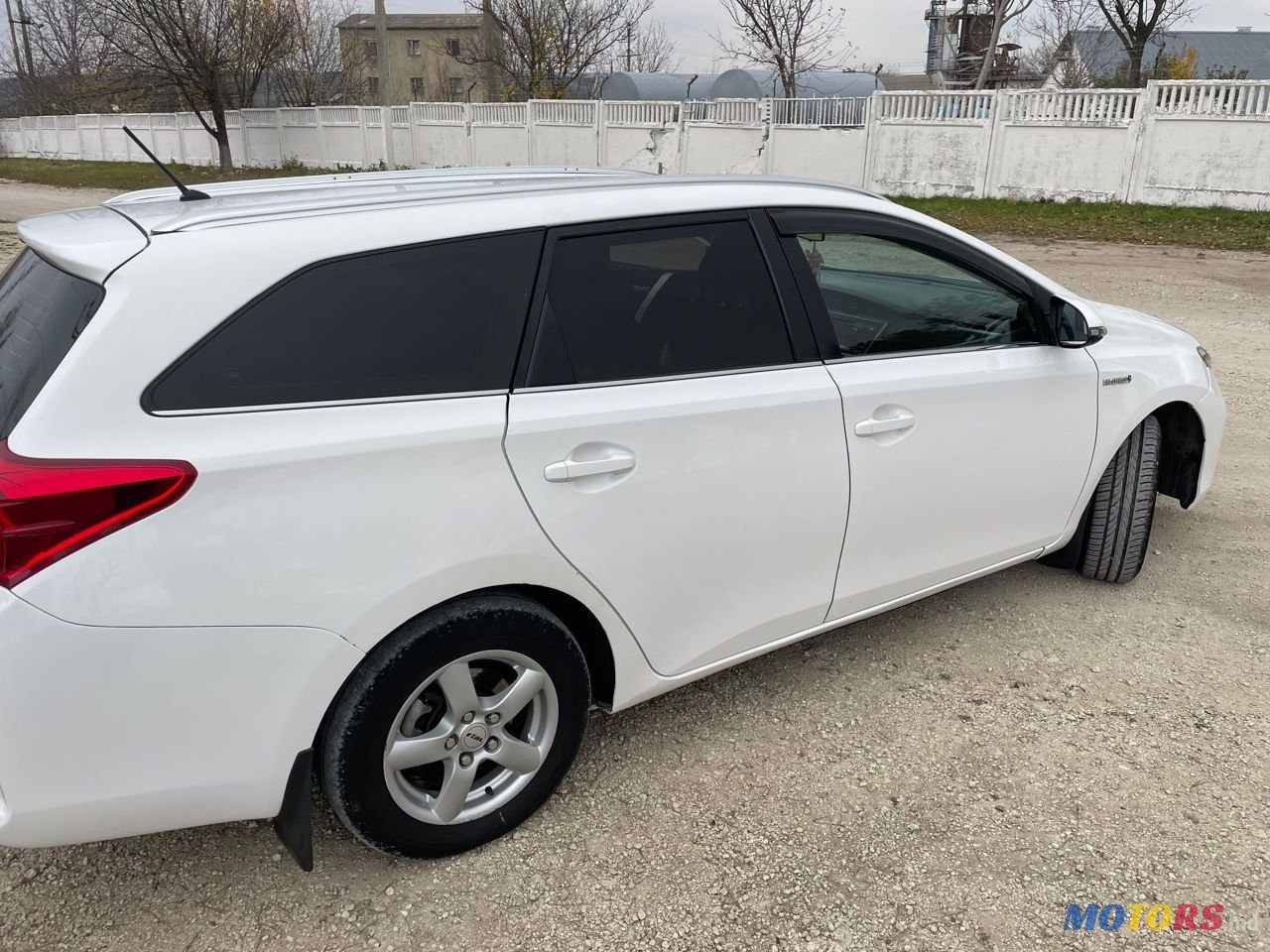 2013' Toyota Auris photo #3