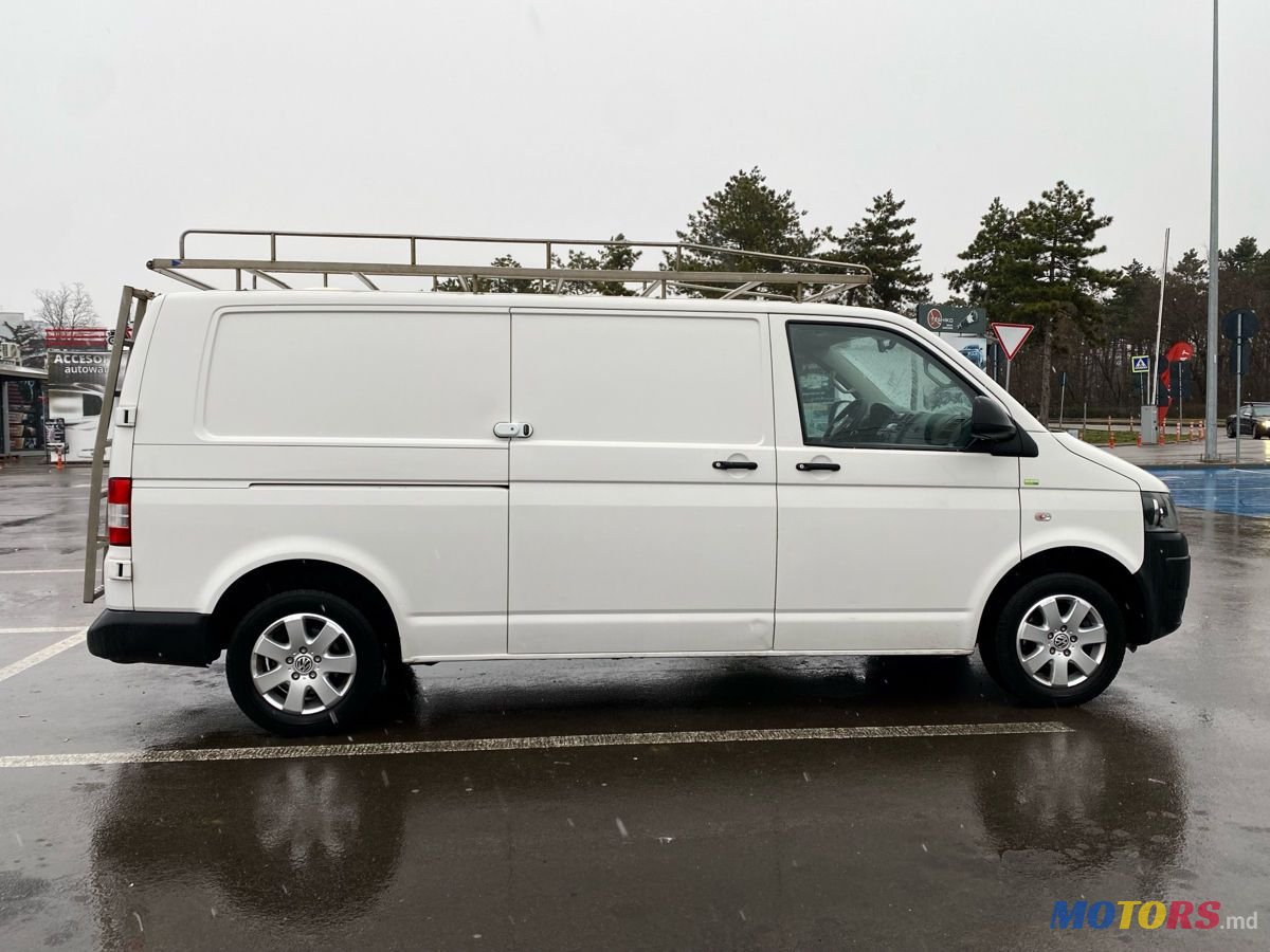 2013' Volkswagen Transporter photo #4