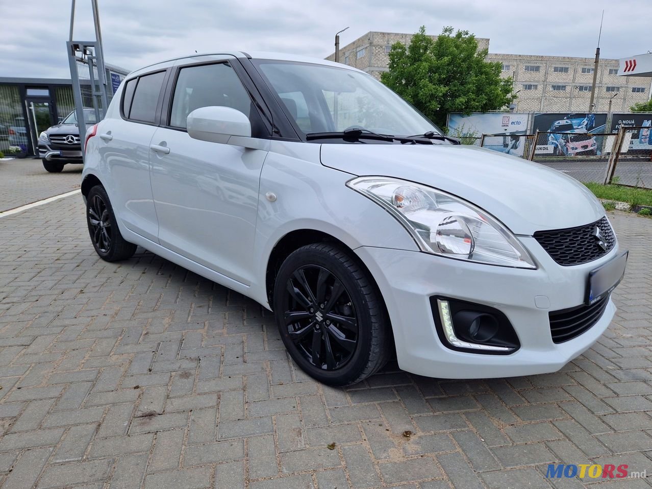 2016' Suzuki Swift photo #2