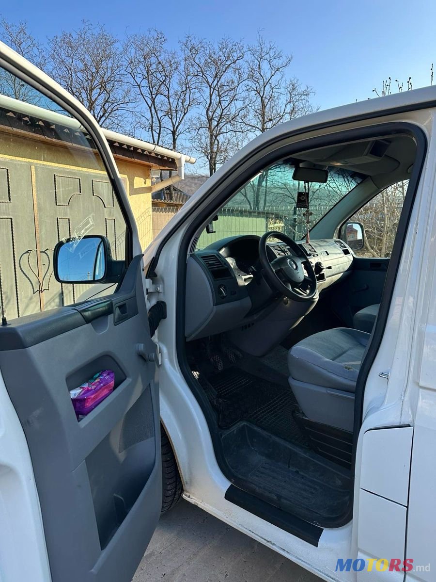 2007' Volkswagen Transporter photo #4