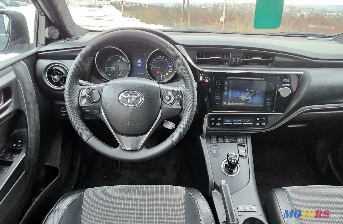 2015' Toyota Auris photo #4