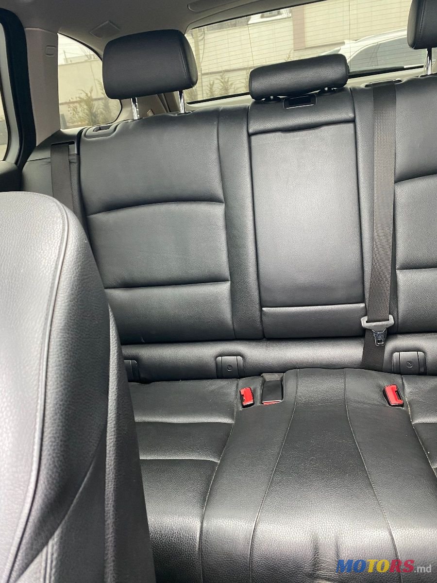 2011' BMW 5 Series photo #5