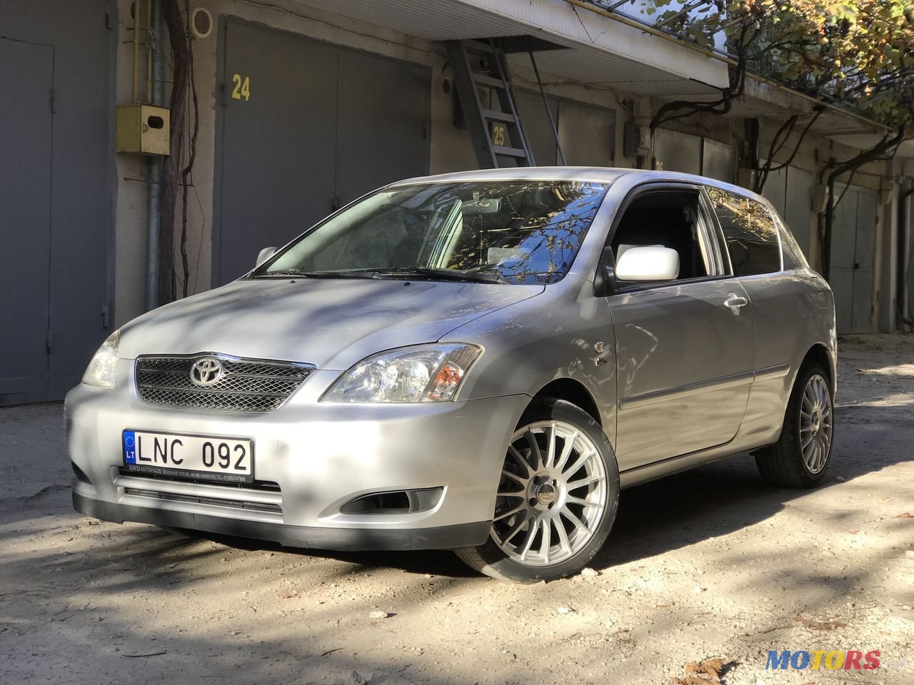 2004' Toyota Corolla photo #1